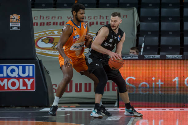 一名能够在 一名能够在