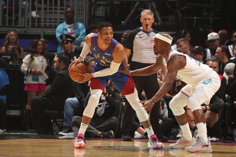 队在高位逼 队在高位逼